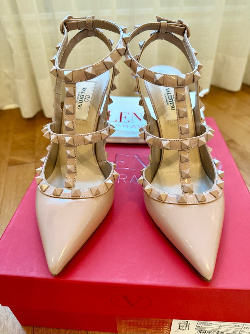 ❗️BNWB❗️Valentino Beige Patent Leather Rockstud Ankle T-Strap Pumps